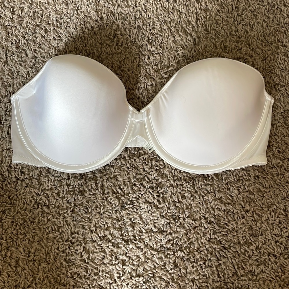 White Womens Strapless Bra Size 40C